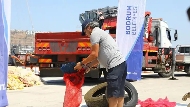 Gündoğan'da deniz dibi temizliği: 213 kilogram atık çıkartıldı