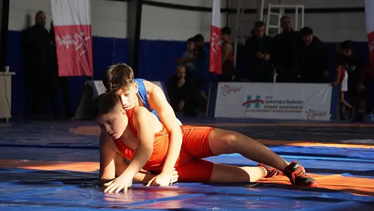 GÜREŞ TURNUVASI BÜYÜK İLGİ TOPLADI