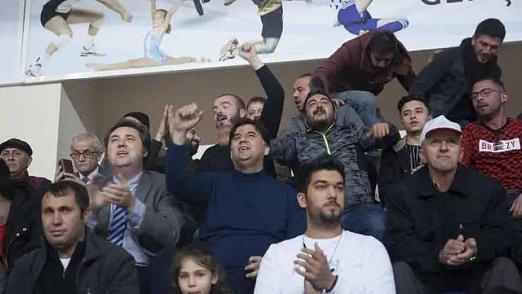 Halk Adamı Halkın Arasında