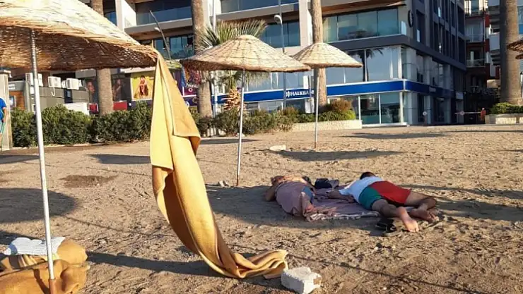 Halk plajlarında konaklayanlar dikkat çekiyor