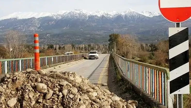 HALK TEHLİKEYE ALDIRMIYOR