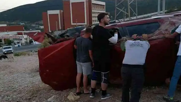 Hastane yolunda kaza 2 yaralı