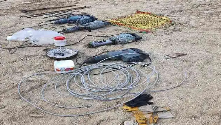 HAZİNE AVCILARI JANDARMADAN KAÇAMADI