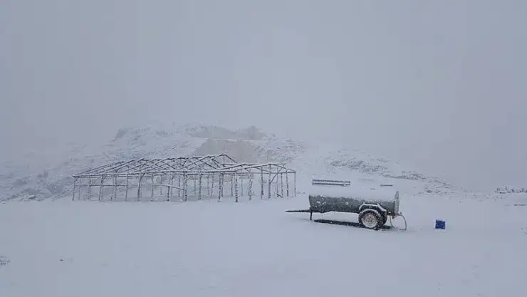 HAZİRAN AYINDA YAĞAN KAR ŞAŞIRTTI   