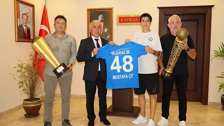 Hentbolcular Belediye Başkanı ile Buluştu