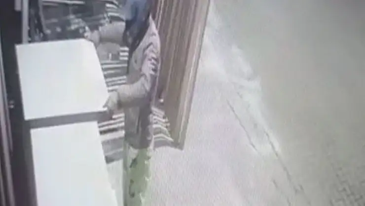 Hırsızlık olayı kameraya yansıdı