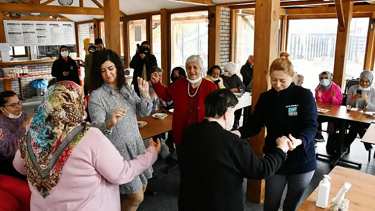 Huzurevi sakinleri Halk Evi'nde buluştular