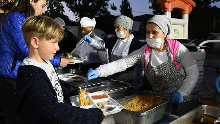 İftar Sofrası Karakeçililer Mahallesi'nde