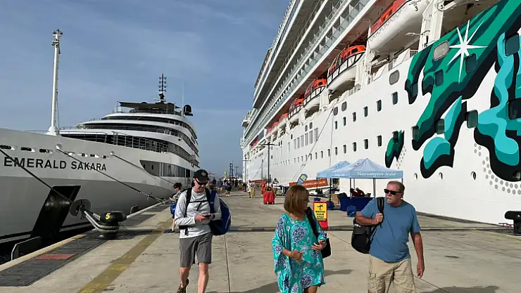 İki ayrı yolcu gemisi, 2 bin 551 turist getirdi