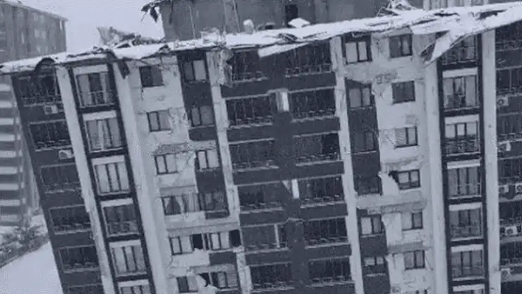 İLANDA 'DEPREME DAYANIKLI' YAZIYORDU: BİR SENE ÖNCE YAPILAN BİNA ÇÖKTÜ