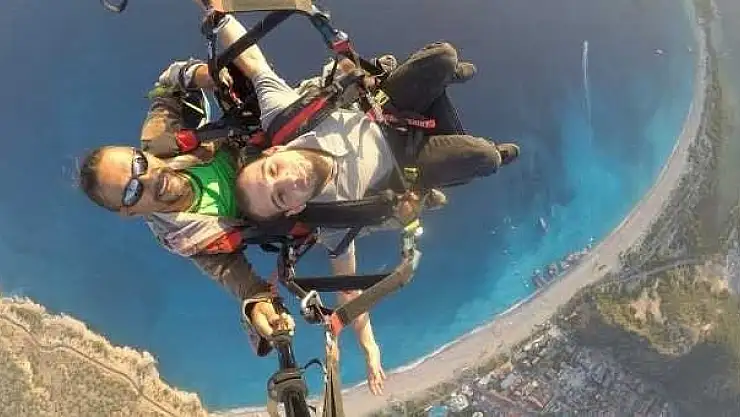 İLK DEFA YAMAÇ PARAŞÜTÜ İLE ATLAYAN TATİLCİLERİN ZOR ANLARI