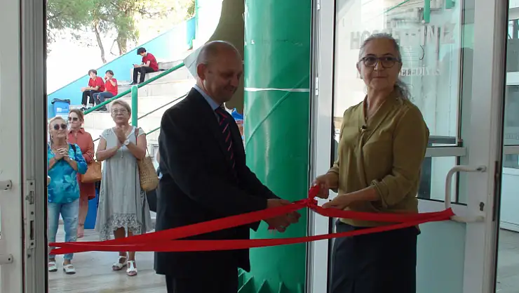 İLK KİŞİSEL SERGİSİNİ AÇTI