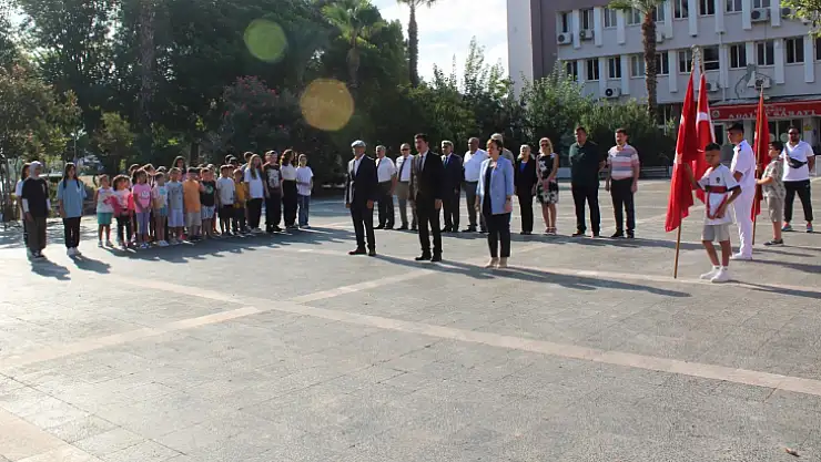 İlköğretim Haftası çelenk sunma töreni ile başladı