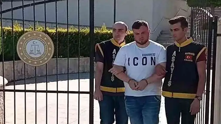 İngiliz gencin 'düştü' diye ifade verdiği babasını döverek öldürdüğü ortaya çıktı