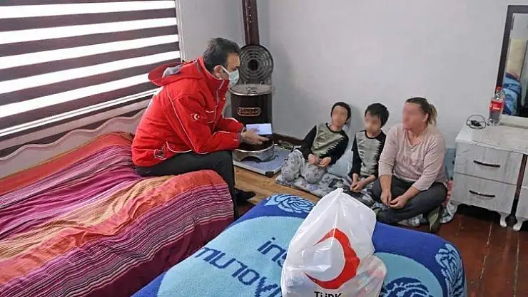 İngiliz Uyruklu Kadın ve Çocuklarına Kızılay'dan Yardım Eli