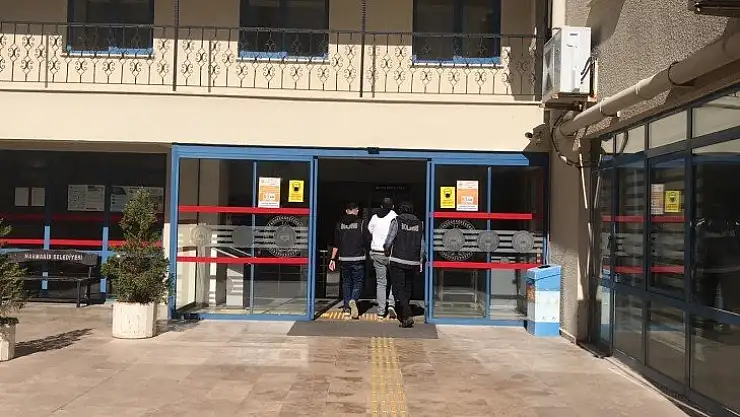 İNTERNET DOLANDIRICISI BURSA'DA YAKALANDI MARMARİS'TE TUTUKLANDI