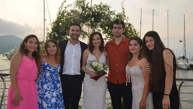 İş insanı ve Siyasetçi Doğuş Çelik sade bir davet ile dünya evine girdi