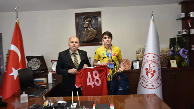 İşitme Engelliler Yüzme'de Türkiye Şampiyonundan İlman'a Ziyaret