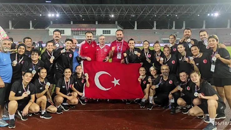 'İşitme Engelliler Kadın Futbol Milli Takımı' dünya ikincisi