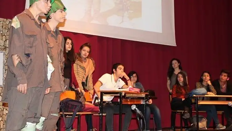 İstiklal  Marşının  Kabulü  Programına  Yoğun  İlgi