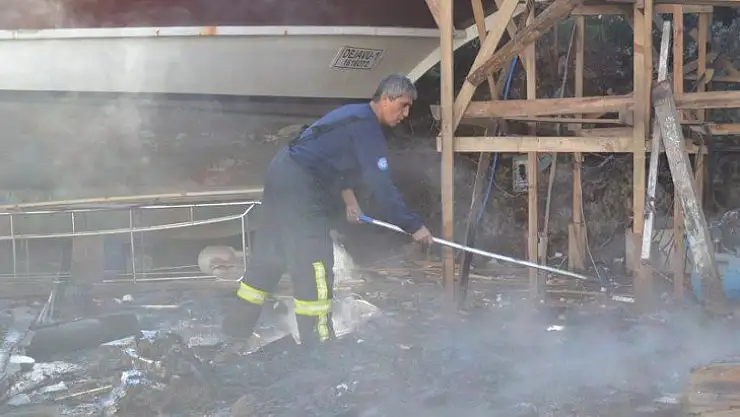 İtfaiye ekipleri kısa sürede söndürdü 