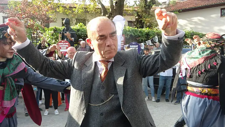 Tiyatro Festivali kortej yürüyüşü ile başladı