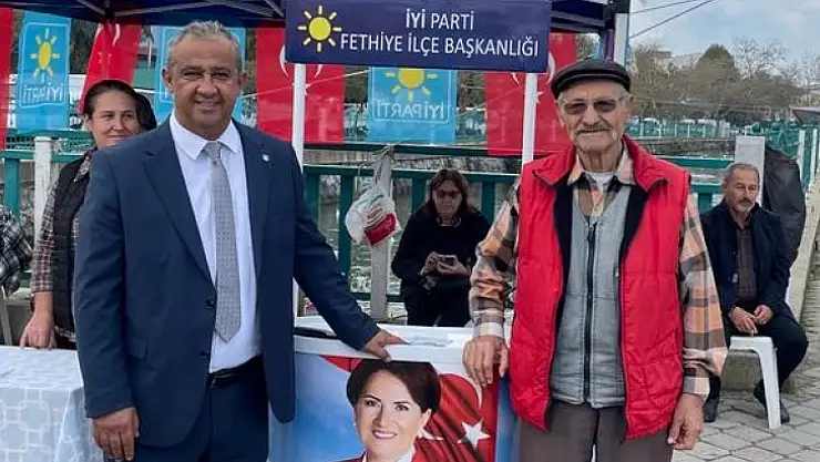İYİ PARTİ YÖNETİMİ, SALI PAZARINDA VATANDAŞLA BULUŞTU