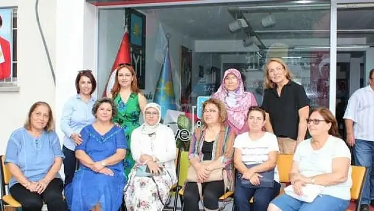 İYİ  PARTİ'DEN  AŞURE  İKRAMI