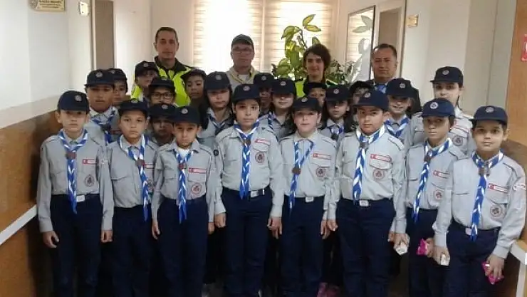 İzcilerden kutlama ziyareti