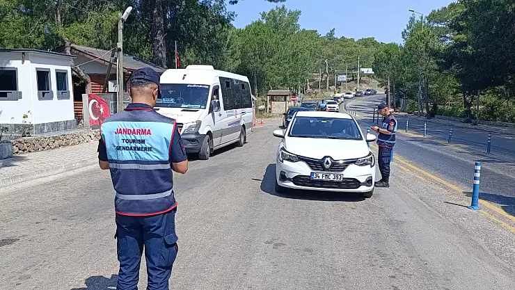 Jandarma Ekipleri Kontrollerine Devam Ediyor