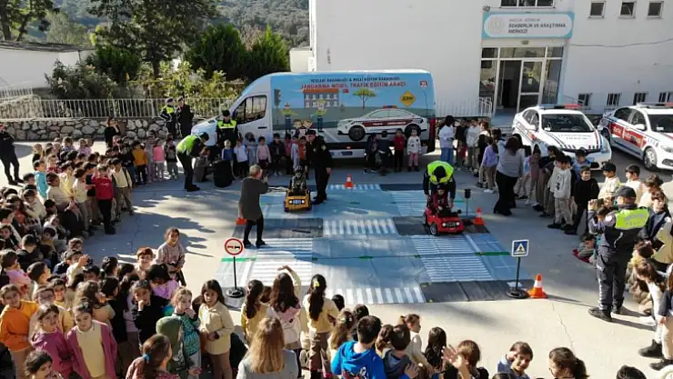 Jandarma, önce kask sonra eğitim verdi