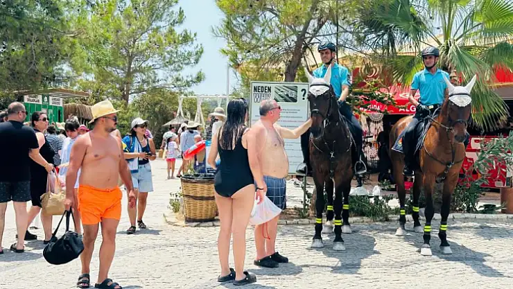 Jandarmanın atlı ekibi Ölüdeniz'de bu yıl da görev başında