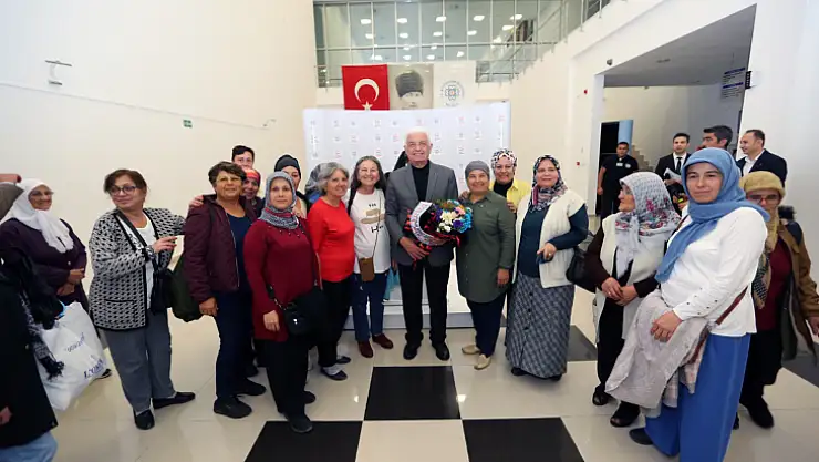 Kadınlar 100''üncü yılda Anıtkabir'e gönderildi