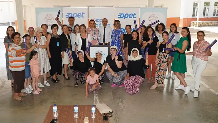 Kadınlar el emeklerini sergiledi