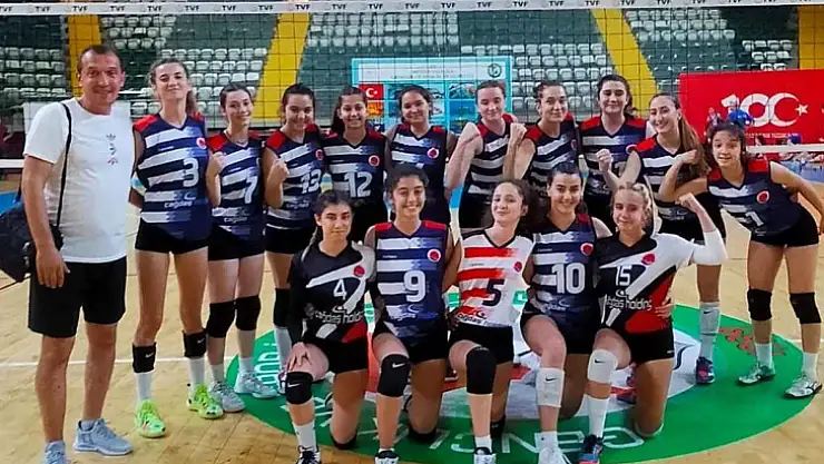 KADINLAR, VOLEYBOL MÜSABAKASINDA 'SESİMİZİ DUYAN VAR MI?' DİYECEK