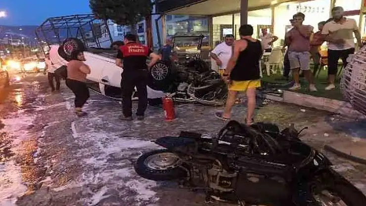 Kamyonet ve motosiklete çarpıp, işyerine girdi