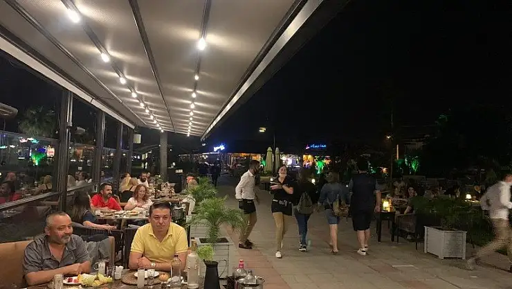 Kapanış Saatinin 24.00'a Çekilmesi Esnafları Sevindirdi 