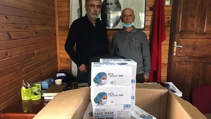 Denizcilik sektörünün önde gelen isimlerinden Kaptan Murat Öner, 10 bin adet maske dağıttı