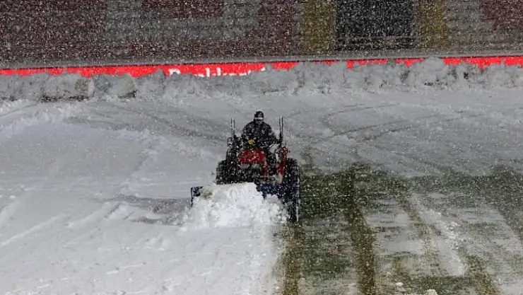 Kar yağışları 3. Lig'de mücadeleleri erteledi