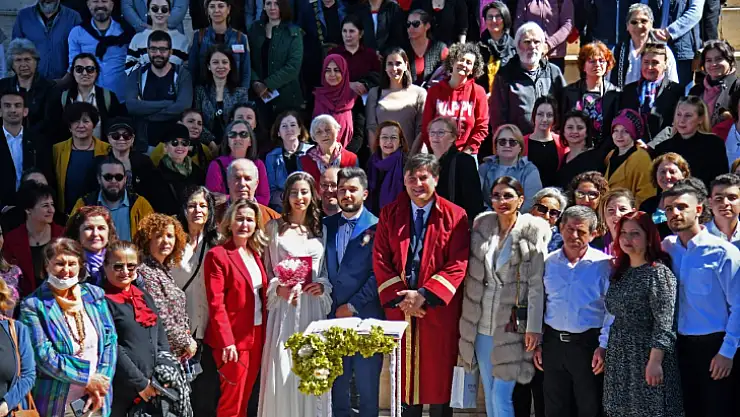 KARACA DEPREMZEDE ÇİFTİN NİKAHINI KIYDI