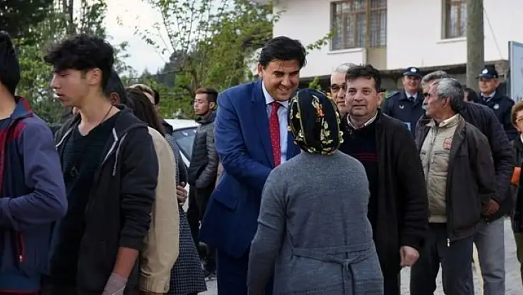 Karaca iftarını Nif halkıyla birlikte yaptı.