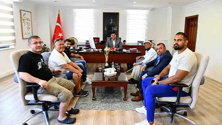 Karaca'ya kupalarla geldiler