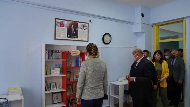 KARADERE İLKOKULU KÜTÜPHANESİNE KAVUŞTU