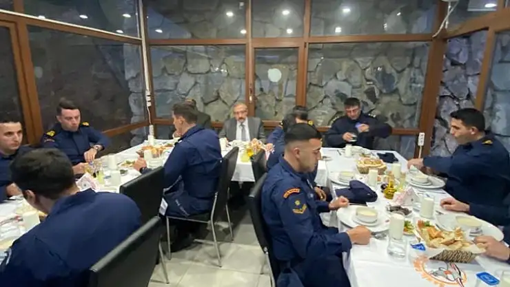Kaymakam Karaman, Sahil Güvenlik personeliyle iftar yemeğinde bir araya geldi