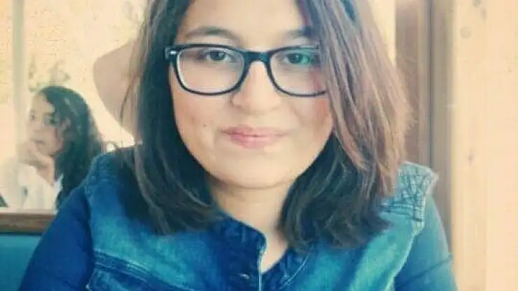 KARŞIDAN KARŞIYA GEÇMEYE ÇALIŞAN GENÇ KIZ HAYATINI KAYBETTİ