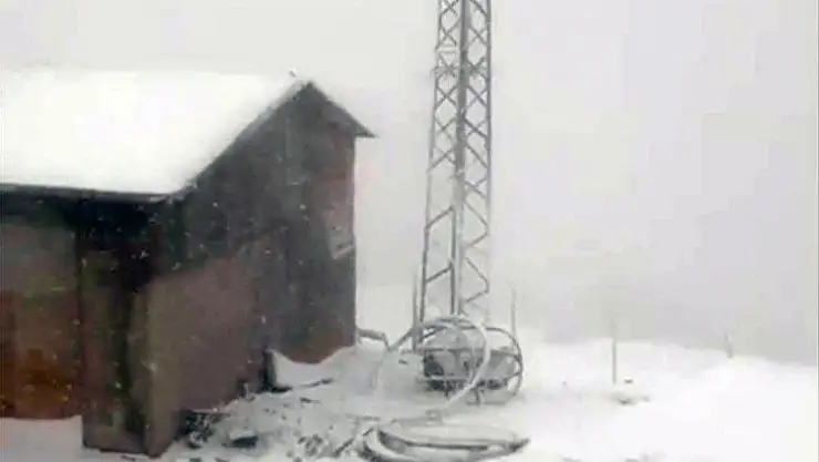 Kavaklıdere'de kar kalınlığı 10 santime ulaştı