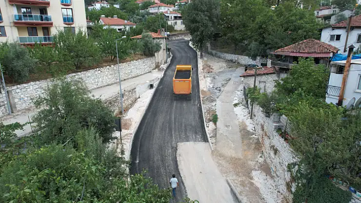 Kavıklıdere'de Sıcak Asfalt Çalışmaları Devam Ediyor