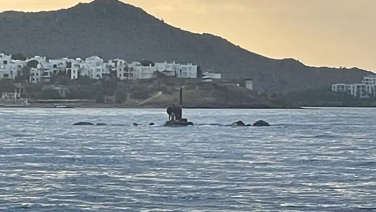 Kayalıklarda mahsur kalan düzensiz göçmenler