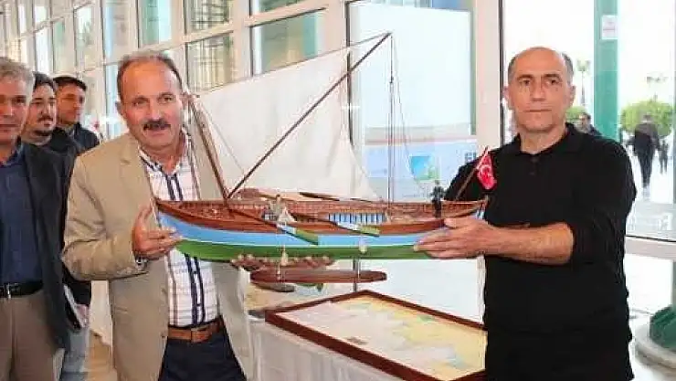 KAYBOLAN  KAYIK  VE  TEKNELER   BU  SERGİDE