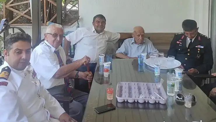 KAYMAKAM BALCI VE YARBAY ÇİÇEK, KORE GAZİSİ'Nİ ZİYARET ETTİ